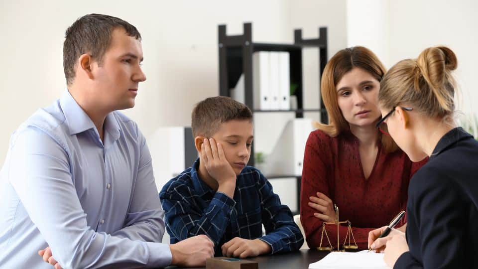 מה כרוך בגירושין לאחר נישואים קצרים?